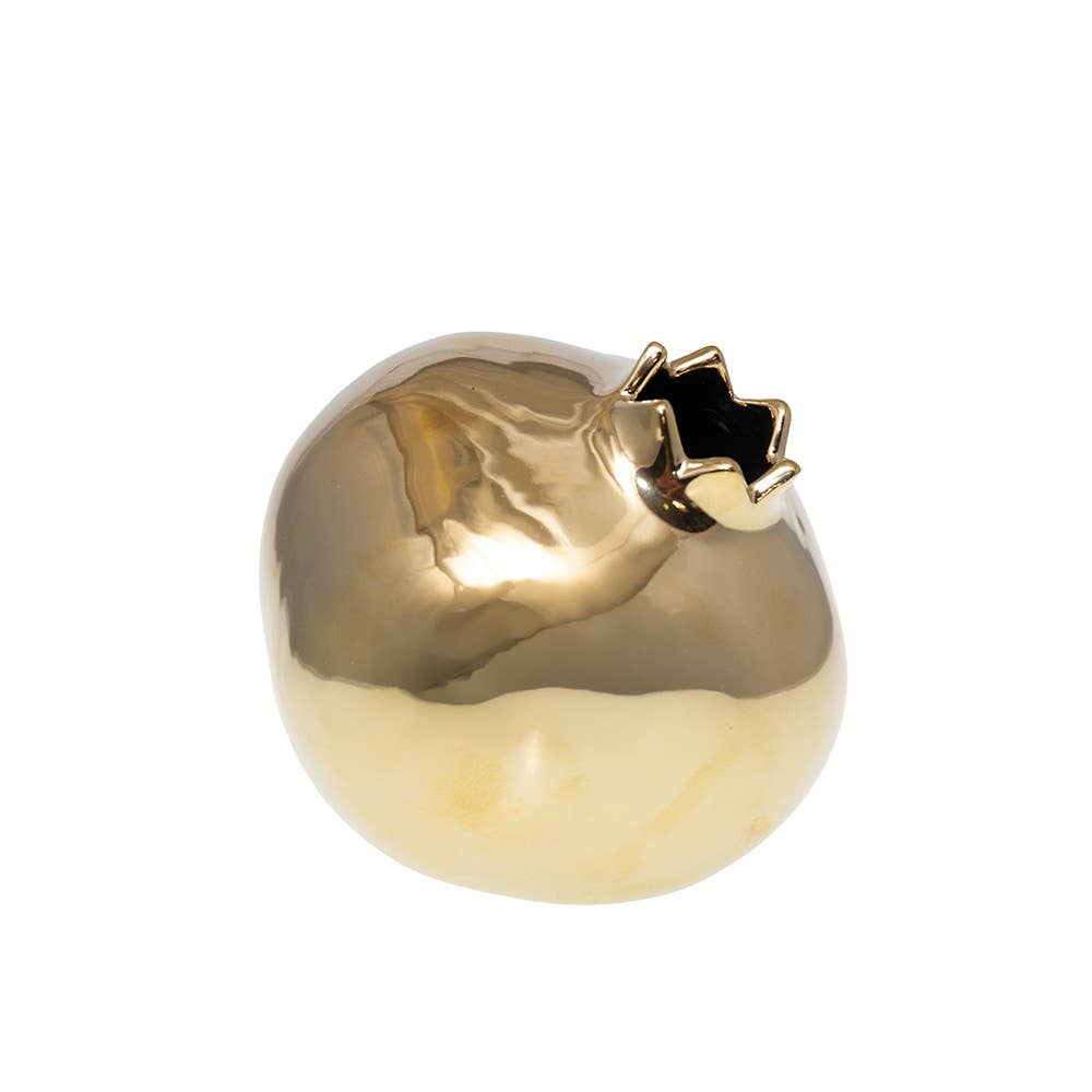 Die AULICA Granatapfelvase aus goldener Keramik (12,8x12,8x11,5cm) hat eine glänzende Granatapfelform und eine kronenartige Öffnung, die vor einem schlichten weißen Hintergrund präsentiert wird.