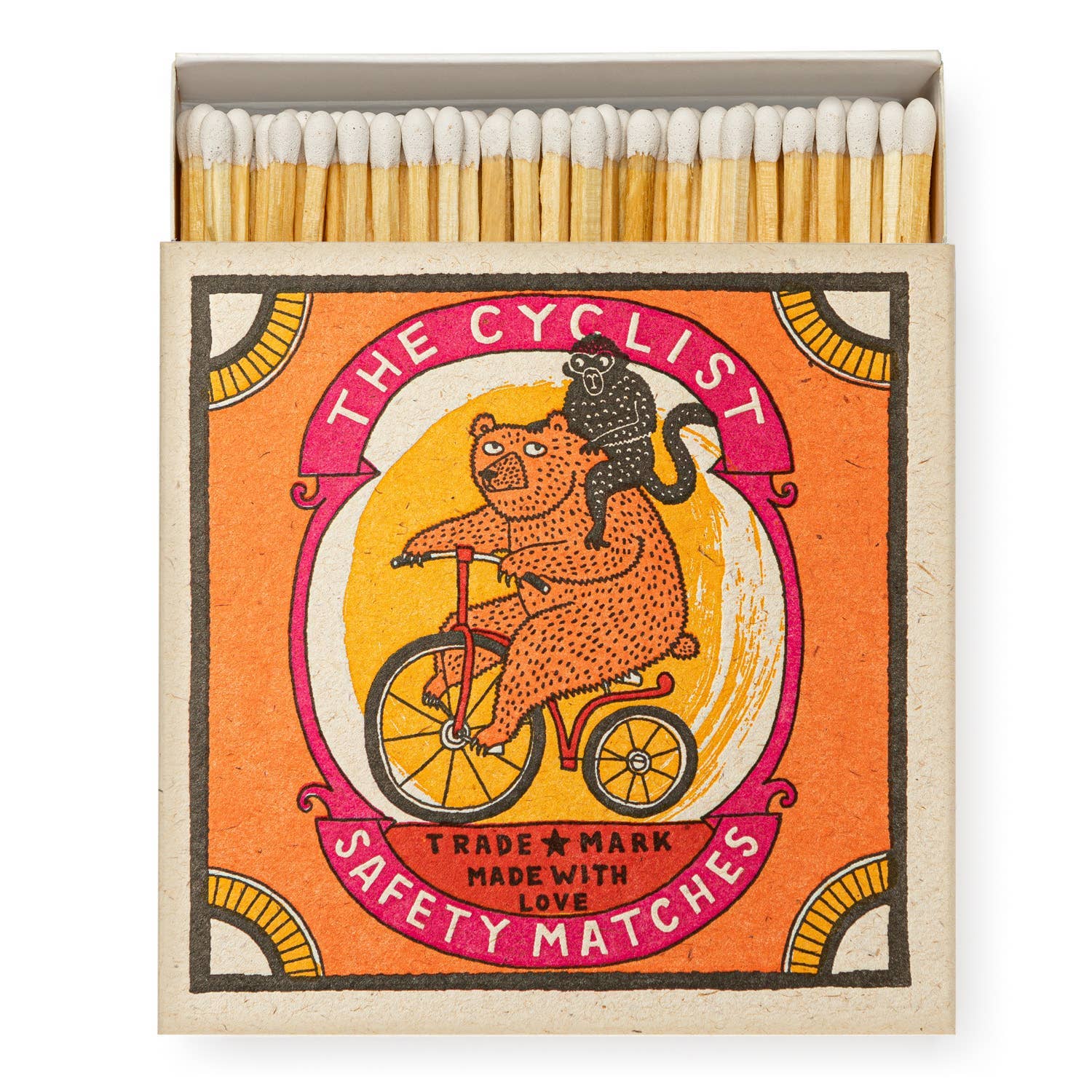 Archivist Gallery | Der Radfahrer: Eine quadratische Streichholzschachtel von Archivist Gallery, mit Streichhölzern im Inneren und einer Illustration eines Bären in einer Strickjacke, der mit einem Affen radelt, umgeben von "The Cyclist Safety Matches" und "Trade Mark Made With Love".