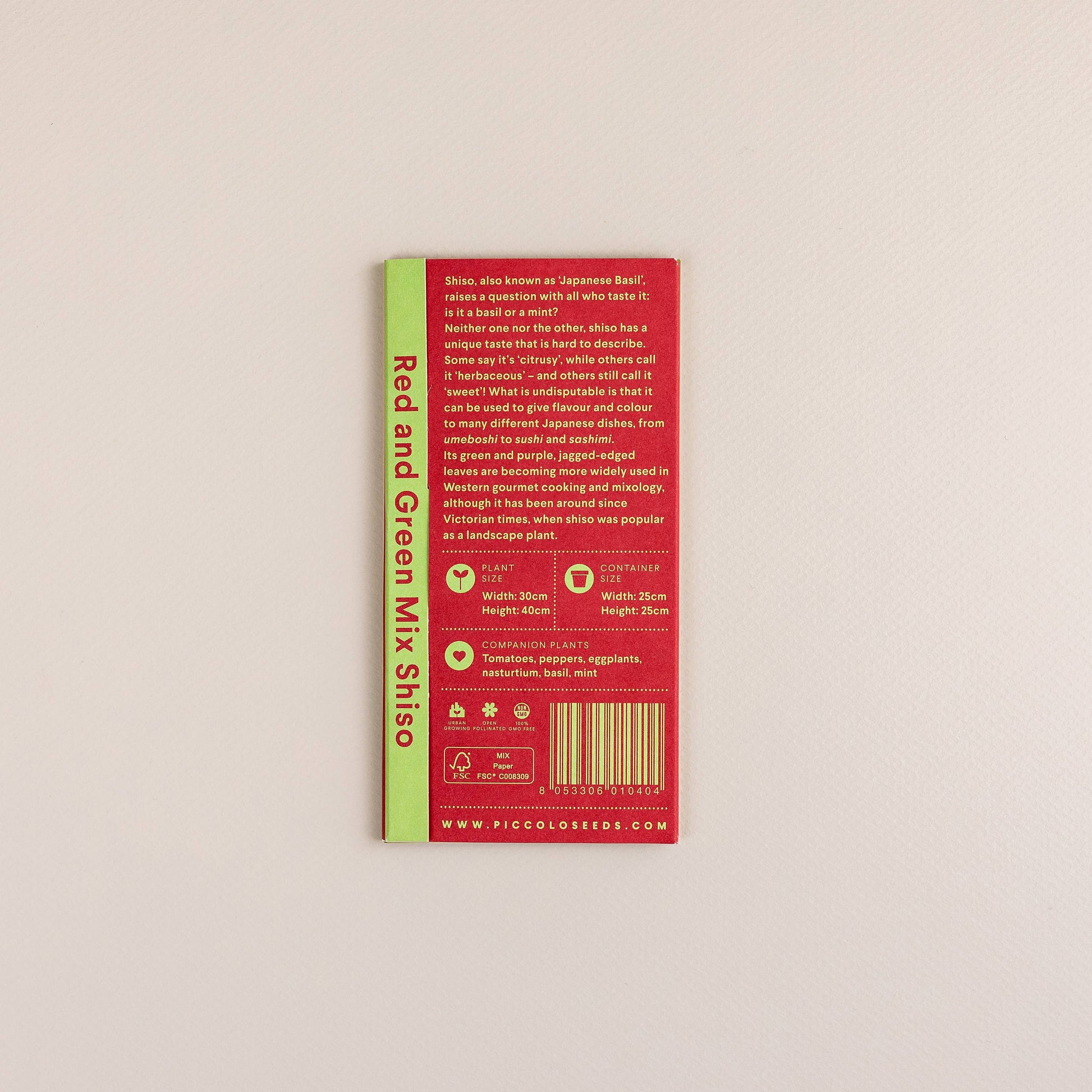 Eine Piccolo Seeds-Packung mit der Aufschrift "Piccolo Seeds - Shiso Rot und Grün Mix" (Rot und Grün Shiso, auch japanisches Basilikum genannt) liegt auf einer strukturierten Oberfläche, mit detaillierten Pflanzanweisungen und einem Strichcode auf der Rückseite.
