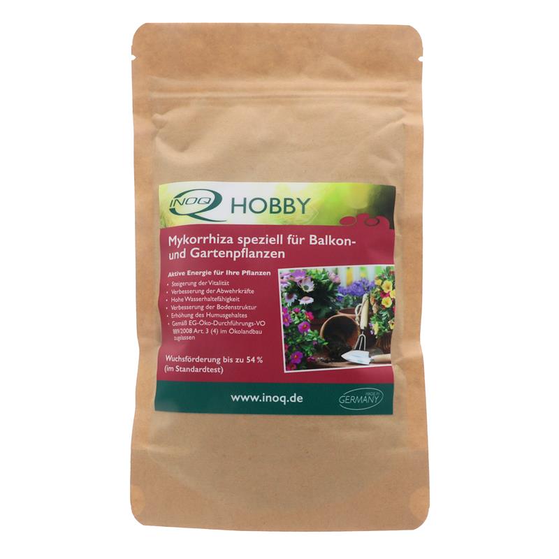 Ein brauner, wiederverschließbarer Beutel mit der Aufschrift INOQ Hobby Mykorrhiza 0,2 L - Wurzelkraft für gesunde Pflanzen von Inoq enthält bunte Blumen, Pflanzwerkzeuge und einen deutschen Text über besseres Pflanzenwachstum und Vorteile für Balkon- und Gartenpflanzen.