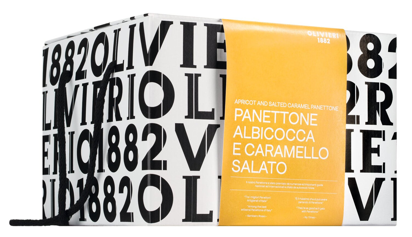 Eine stilvolle Olivieri Panettone Aprikose & Gesalzenes Karamell-Schachtel mit schwarzem Schriftzug auf weißem Grund, einem orangefarbenen Etikett und einem schicken schwarzen Seilgriff - ein festlicher Genuss aus Venetien.