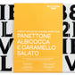 Eine Schachtel Olivieri Panettone Aprikose & Gesalzenes Karamell - himmlische Festtagsmagie aus Venetien, mit fetter schwarzer Schrift auf weißem Grund und einem gelben Etikett mit Angaben in Englisch und Italienisch.