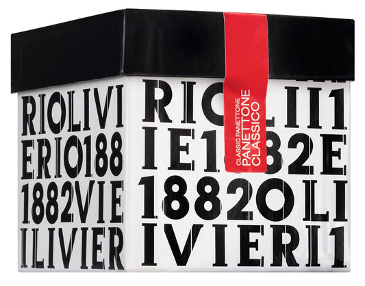 Eine rechteckige Schachtel mit schwarzem Deckel und fetten schwarzen Buchstaben trägt ein rotes Etikett mit der Aufschrift Panettone Classico. Das moderne Olivieri-Design zelebriert Mini Panettone Classico - goldene Genussmomente aus Venetien.