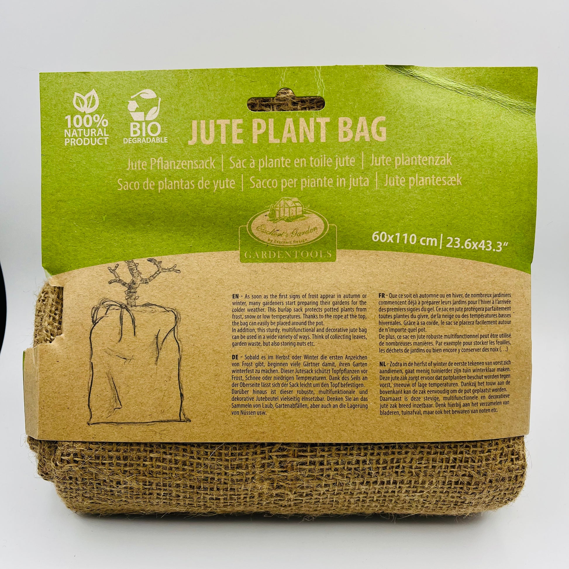 Die Esschert Jute-Frostschutzabdeckung L ist eine biologisch abbaubare, naturfarbene Jute-Pflanztasche (60 x 110 cm) mit umweltfreundlicher, mehrsprachiger Verpackung mit der Aufschrift „Jute Plant Bag“ auf braun-grünem Hintergrund – ideal für Frostschutz und Pflanzenabdeckung.